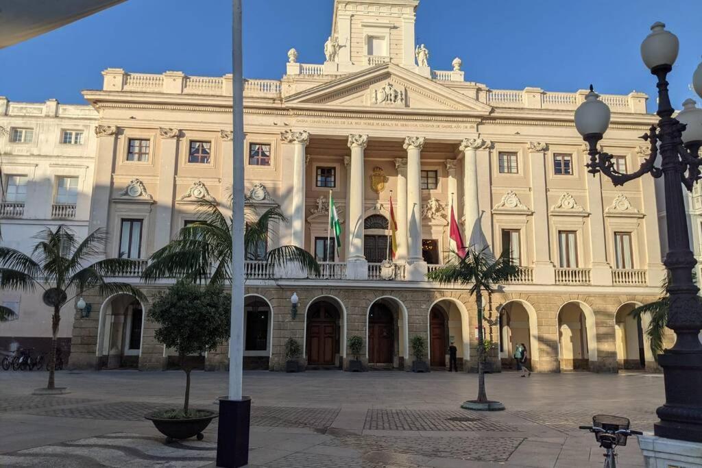Lindo En El Centro Histórico De Apartamento Cádis
